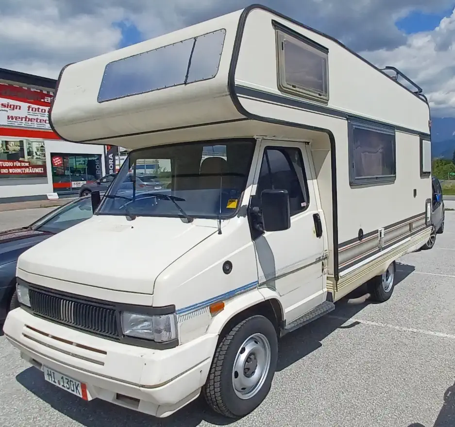 Fiat-ducato-auf-dem-Parkplatz